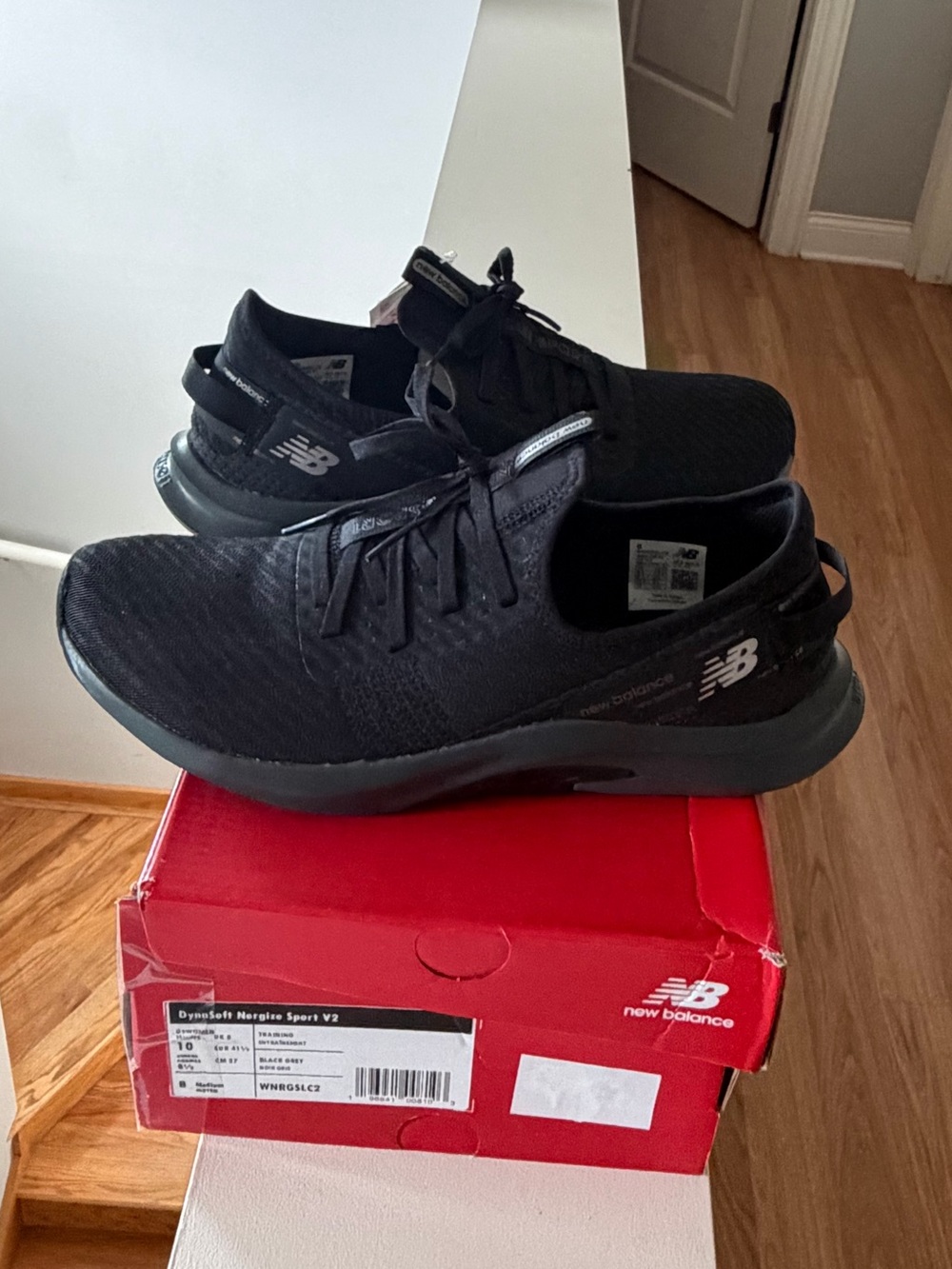 Brand new UNISEX “New Balance”sneakers.Size-W-10,M-8,5.Color-black gray.🖤🤍